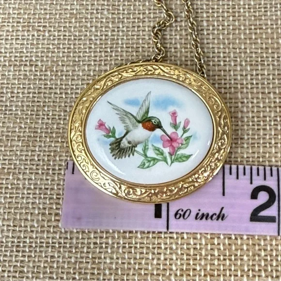 Vintage Avon ‘Summer Song The Hummingbird’ Pin/Pendant With Chain Gold Tone 18” - Picture 4 of 4